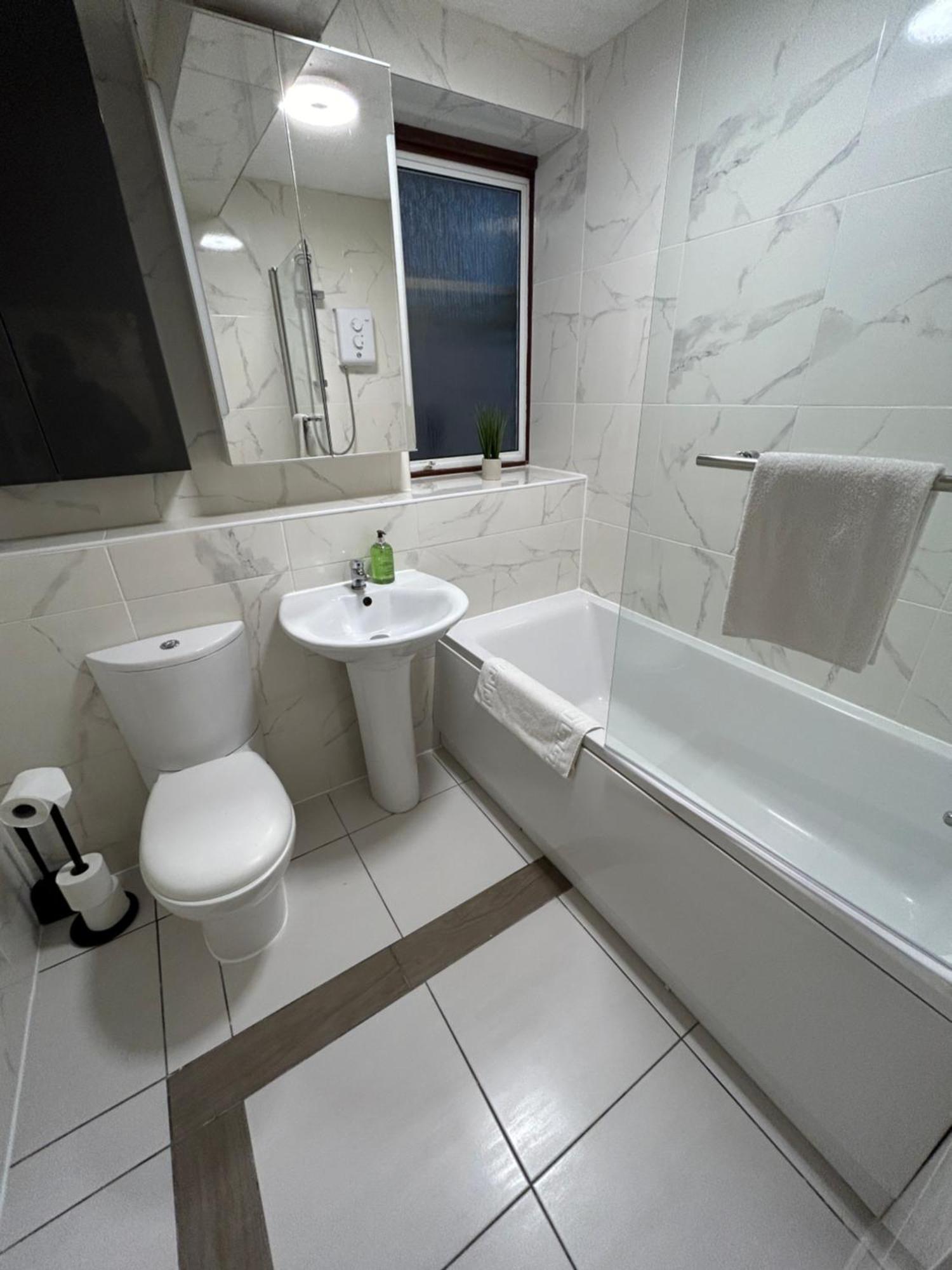 Spacious 3 Bedroom Apartment Close To Marina, 2 Parking Spaces, Kingsize Or Single Beds Southampton Kültér fotó